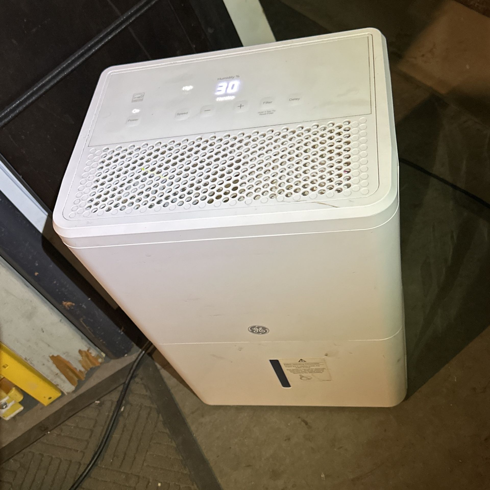 GE Dehumidifier Model ADHL35LAQ1