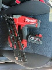 Milwaukee M18 Fuel Finish Nailer 15ga Con Bateria $210 Firme Precio