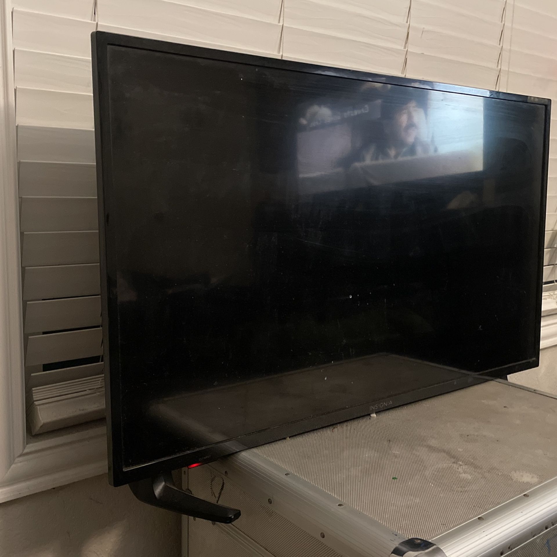 32 In. Insignia Tv