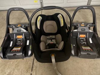 Chicco 35 Fit Car seat with 2 Bases