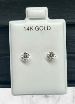 14K Gold Round Crystal Stud Earrings