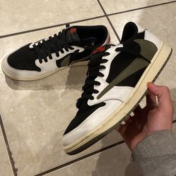 Travis Scott Dunks Olive