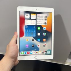 iPad 6th Generation  32GB Wifi Only Used Mint Condition 