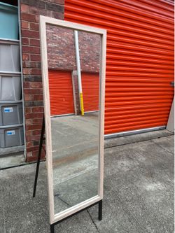 Standing mirror