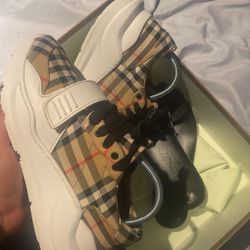 Burrbery Shoes Women 