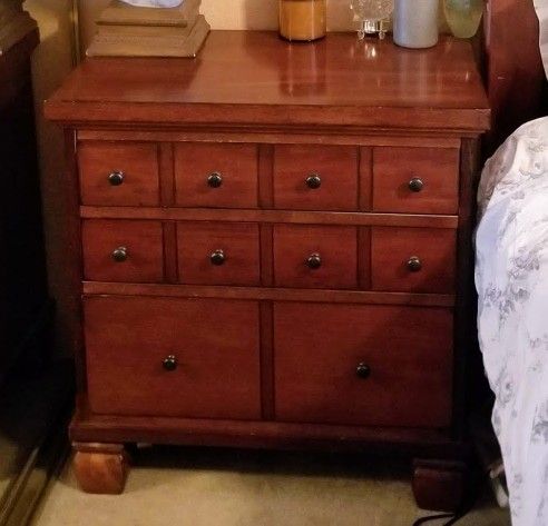 Queen Bed Frame Headboard Footboard Cherry finish Home & Garden