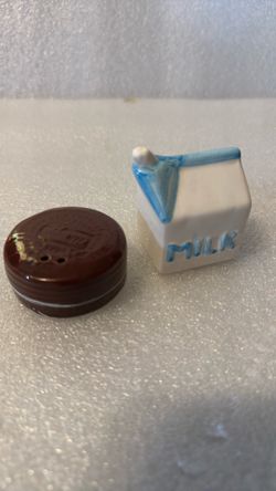 Vintage Cookie & Milk Carton Salt Pepper Shakers Retro Kitchen Kitsch