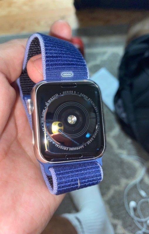 Apple Watch Series 5 44mm Aluminum Space