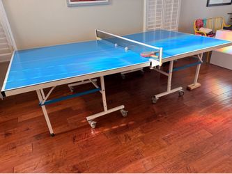 FREE ping pong table with ball n racquet