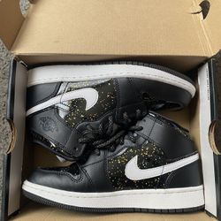 8y Jordan 1s $80