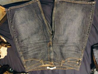 4 short jeans Levi's size 40  los use una vez  pero dos son nuevos sin etiqueta $50 por todo