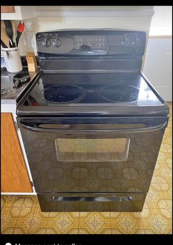 Electric stove perfect condition delivery and installation included