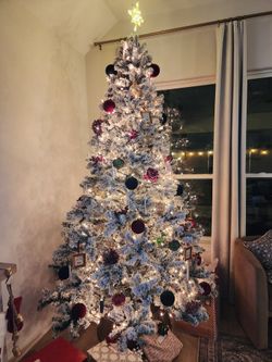 9ft Flocked Christmas Tree 