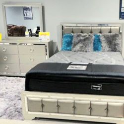 *Summer Closeout Sale!!!*---Stylish Jasmine Queen/King Bedroom Sets---From $699!!!---Delivery And Financing🫡