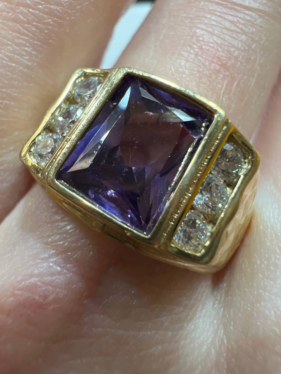 10k yellow gold purple stone gents ring