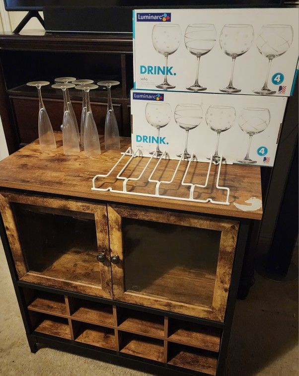 Wet Bar, Wine Glasses, Champagne Glasses, and Glasses Rack