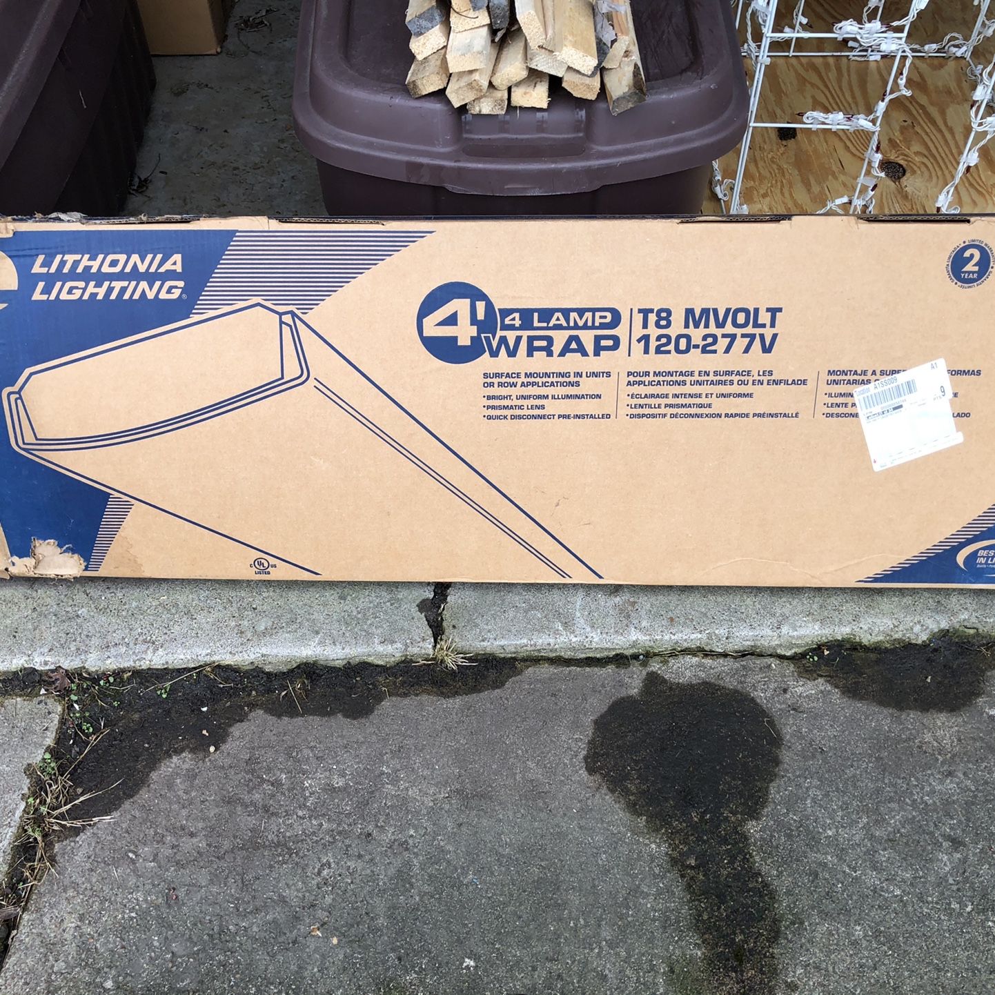 4' T8 White wraparound light (Lithonia Lighting)