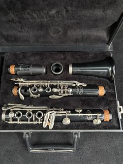 Vito 3 Bb Clarinet (missing ligature)