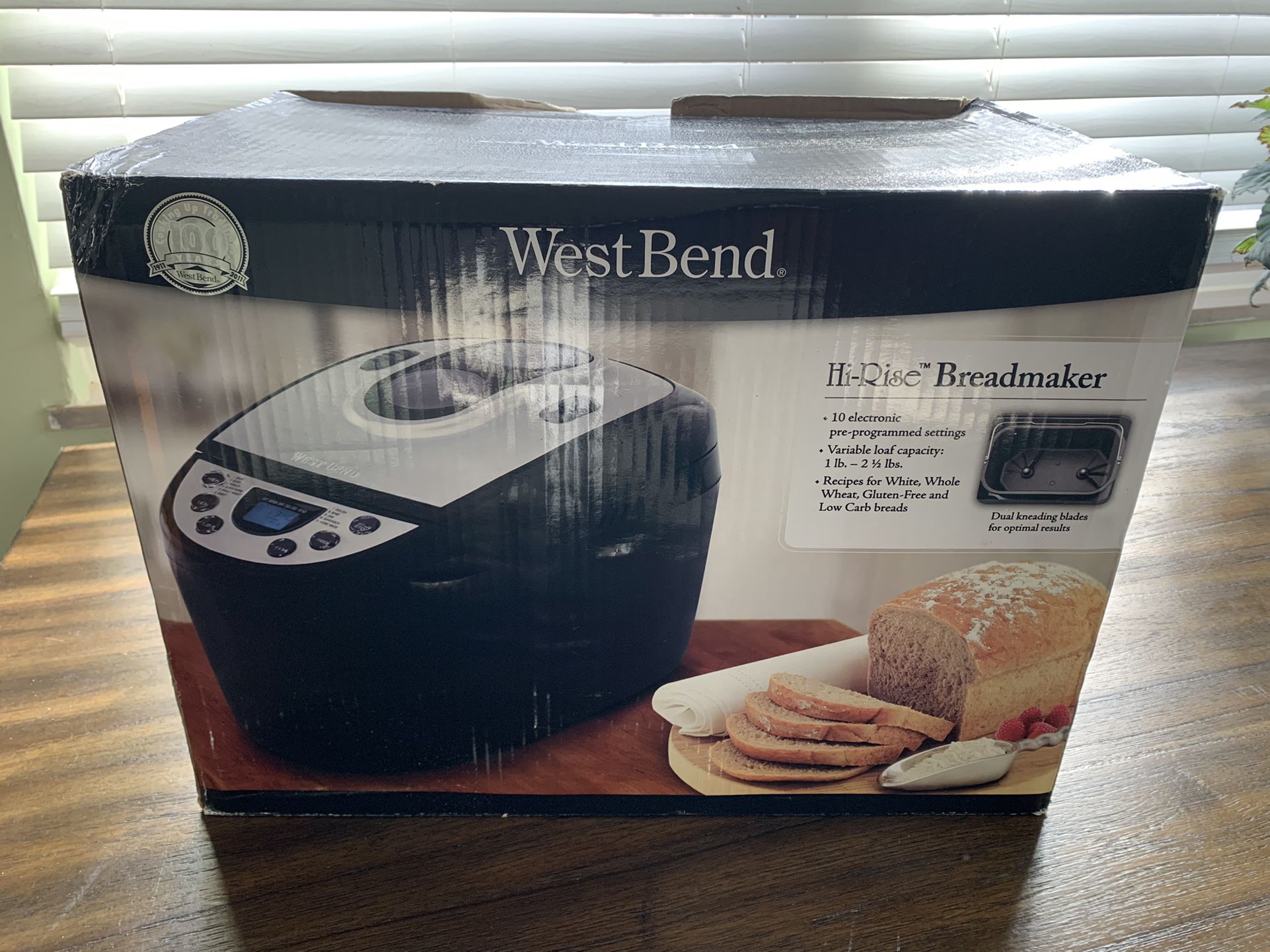 West Bend Hi-Rise bread maker 1lb-2 1/2lb