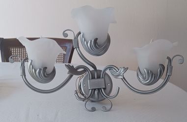 Kichler Lighting Iron Lillies, Vanity Light, white Swirl glass