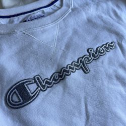 White champions women’s sweatshirt