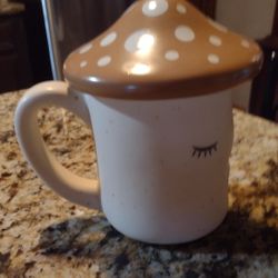 Sleepy Eyes Mug With Mushroom Lid 