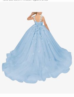 Straps Beading 3D Flower Quinceanera Dresses Applique Tulle Sweet 16 Dresses V Neck Puffy Quinceañera Dress
