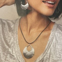 Sterling Silver Necklace w/matching Earrings 