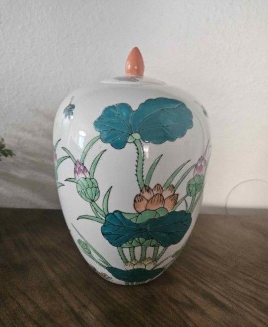 Multicolor Porcelain  Chinese  Chinoiserie Ginger Jar 10.2" Tall Vintage