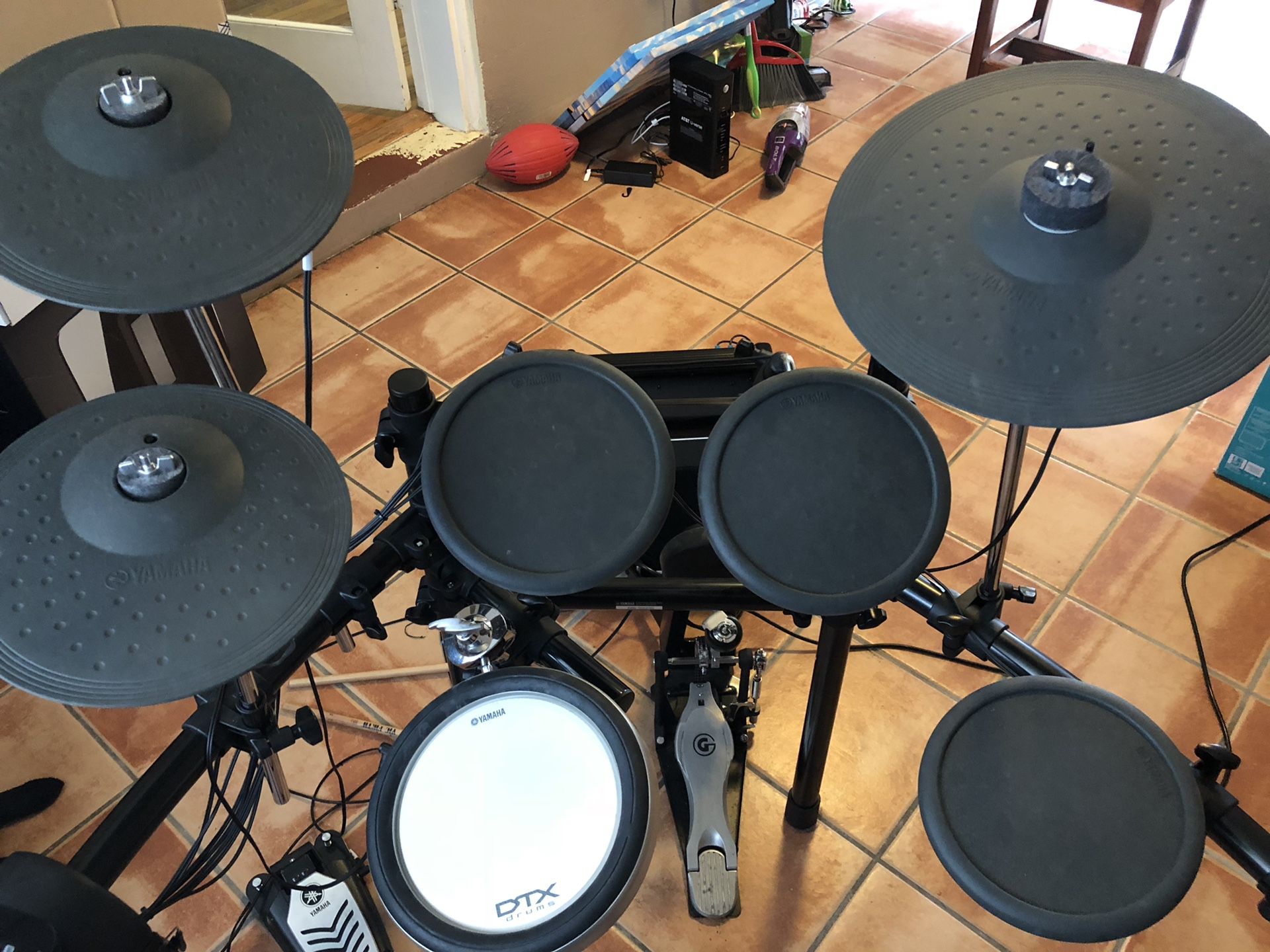 Yamaha DTX Drum Set