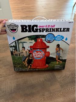 GIANT 6 FT TALL HYDRANT SPRINKLER! NEW IN BOX!