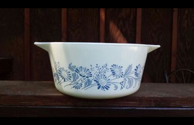 Vintage Pyrex #474 casserole dish