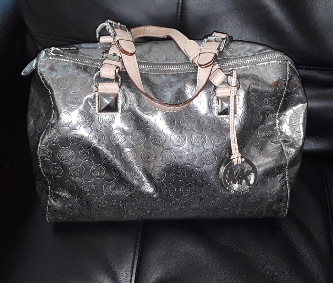 Michael Kors AV-1111 Women's silver bag with tan straps