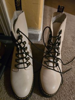 Doc marten women's boots size 7