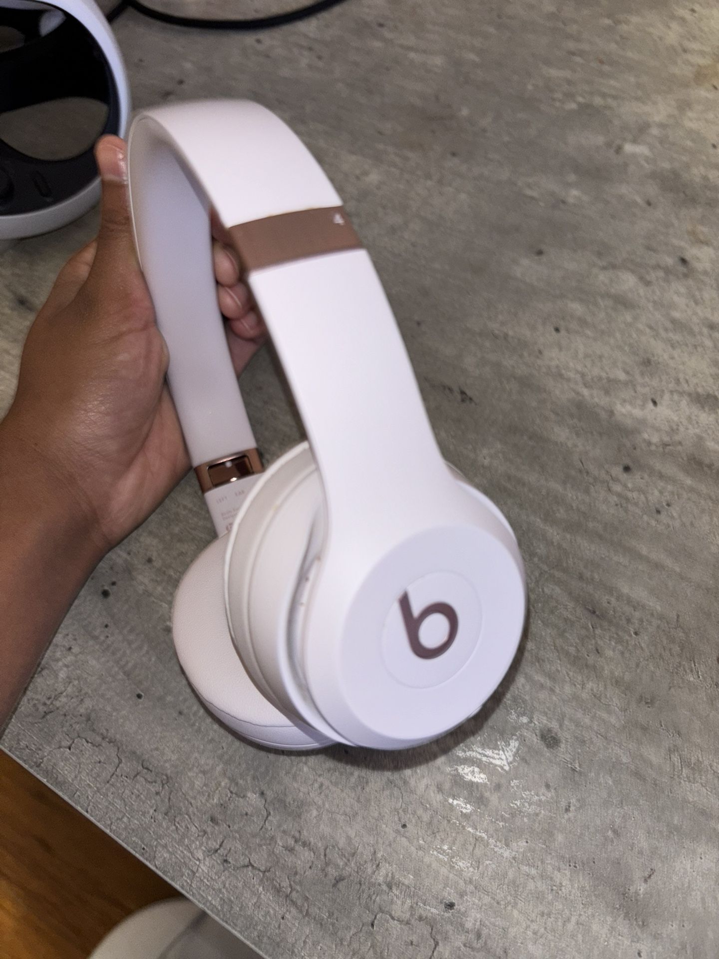 Beats - Solo 4 Wireless On-Ear Headphones - Cloud Pink