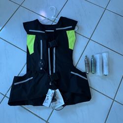 Chaleco Airbag Moto + 4 Cartuchos CO2 (Talla XL)/Motorcycle Airbag Vest + 4 CO2 Cartridges (Size XL)