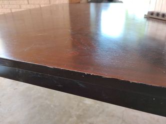 Mesa para cuatro sillas no tiene sillas$40