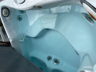 2022 New Jacuzzi Hot Tub 5 Person Capacity with 10 Jets - Plantation, FL