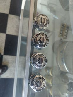 Willy G axel caps s tail.