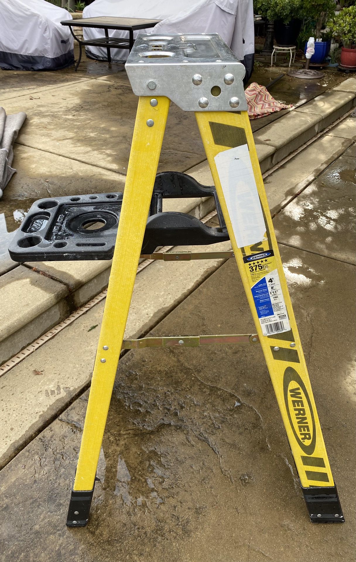 Werner 4’ heavy duty fiberglass ladder 375 lbs capacity