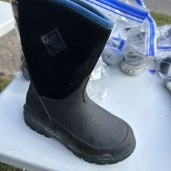 Boys muck Boots Size 12