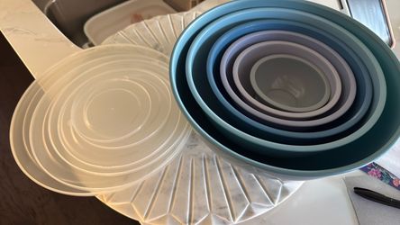 New Nesting Mixing Bowl Set with Lids – Never Used”