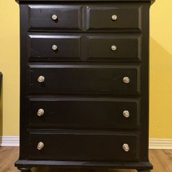 Haverty's Chest of Drawers