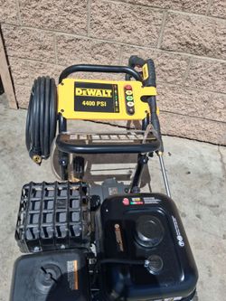 DEWALT GAS PRESSURE WASHER 4400 PSI