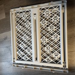 Portable And Expandable Pet Gate (NEW)