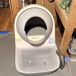 Self-Cleaning Litter Box 