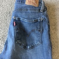 Women Levi Capri 