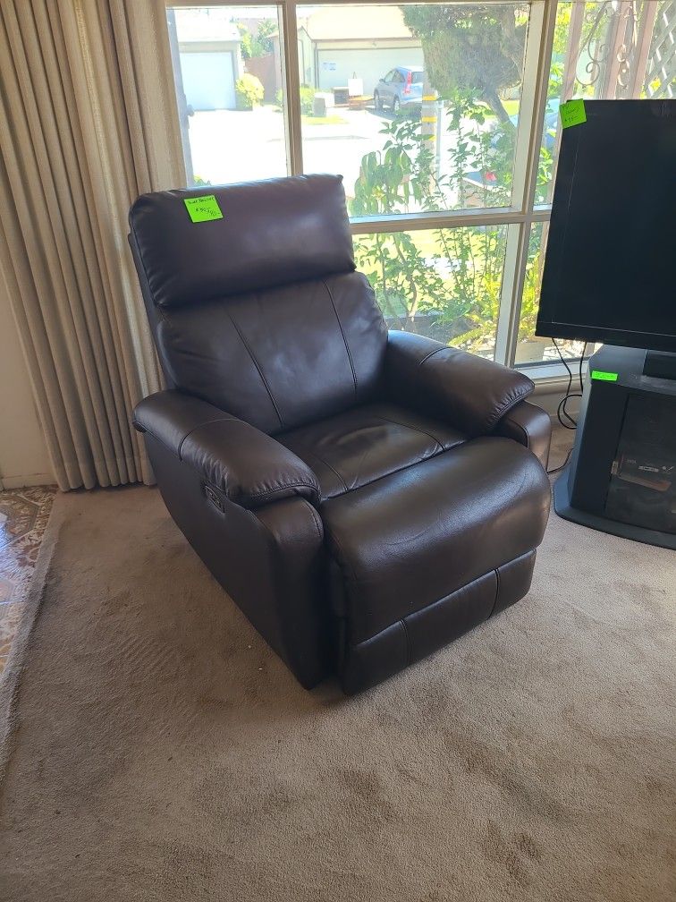 Recliner Electric Barely used $40.