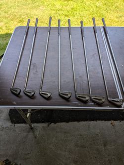 8 Ryder Cup Two  Golf Clubs