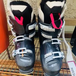 Ski Boots And Snowboard Boots Comes With Snowboard